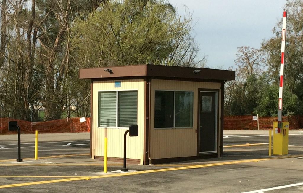 8'x12' Guard Station with overhang